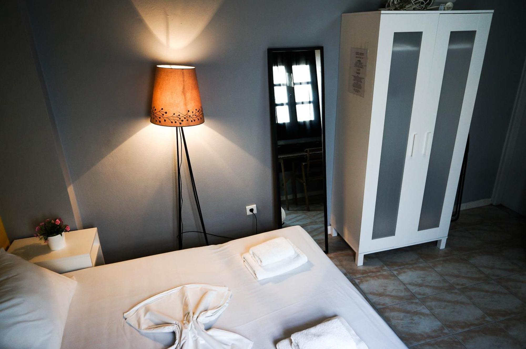 Fira Central Apartments With Veranda الغرفة الصورة